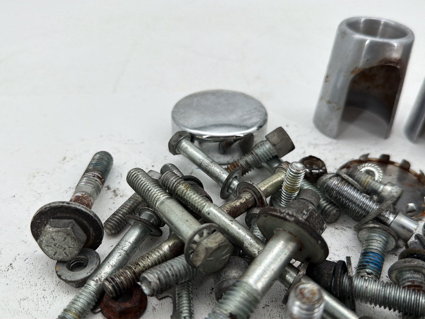 2009 Harley Dyna Street Bob FXDB OEM Hardware Bolts Nuts & Brackets