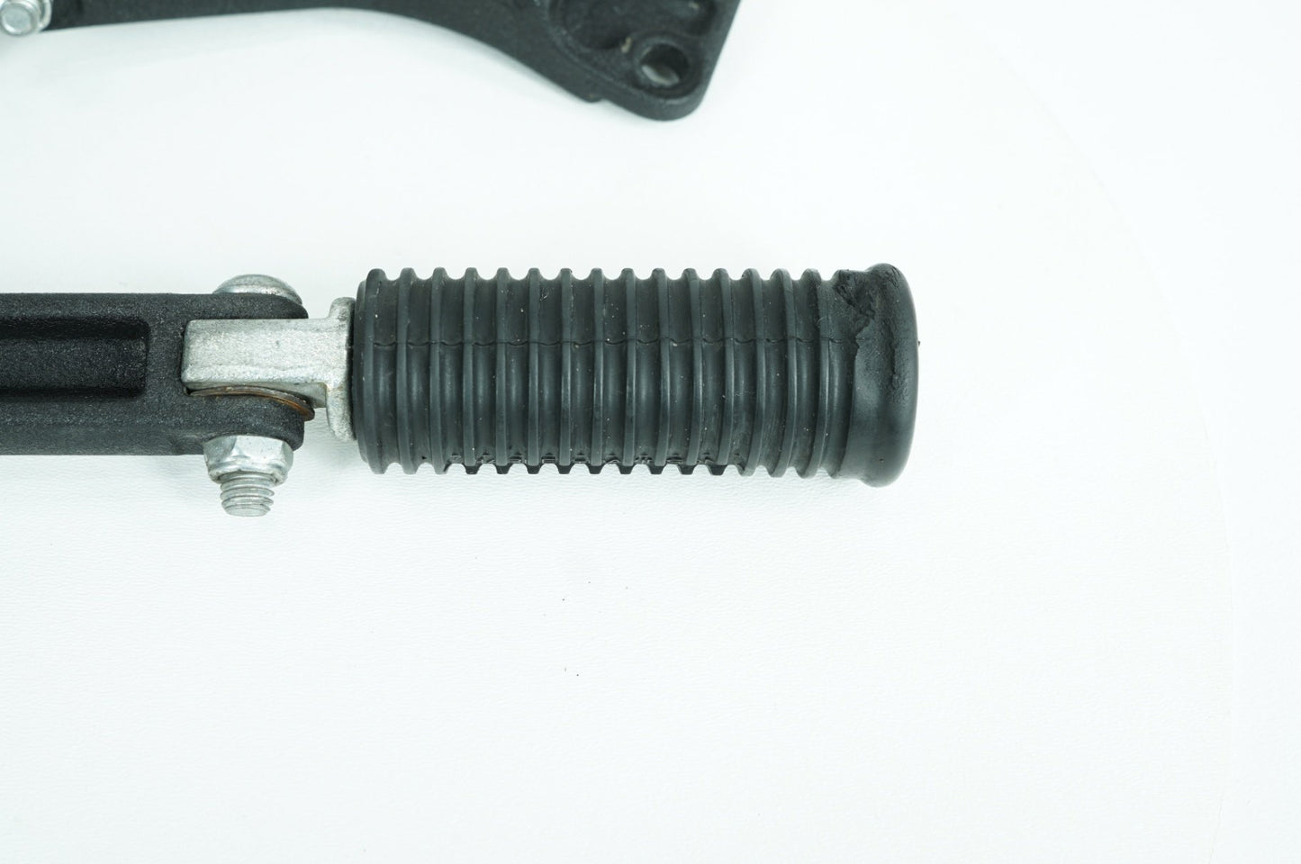 2007 - 2017 Harley-Davidson Dyna Super Glide Custom Passenger Left & Right Foot Pegs 49224-06A