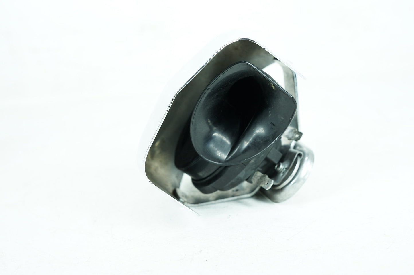 2007 - 2011 Harley-Davidson Touring Road King Classic Horn Signal Klaxon Chrome Cover 69012-93A