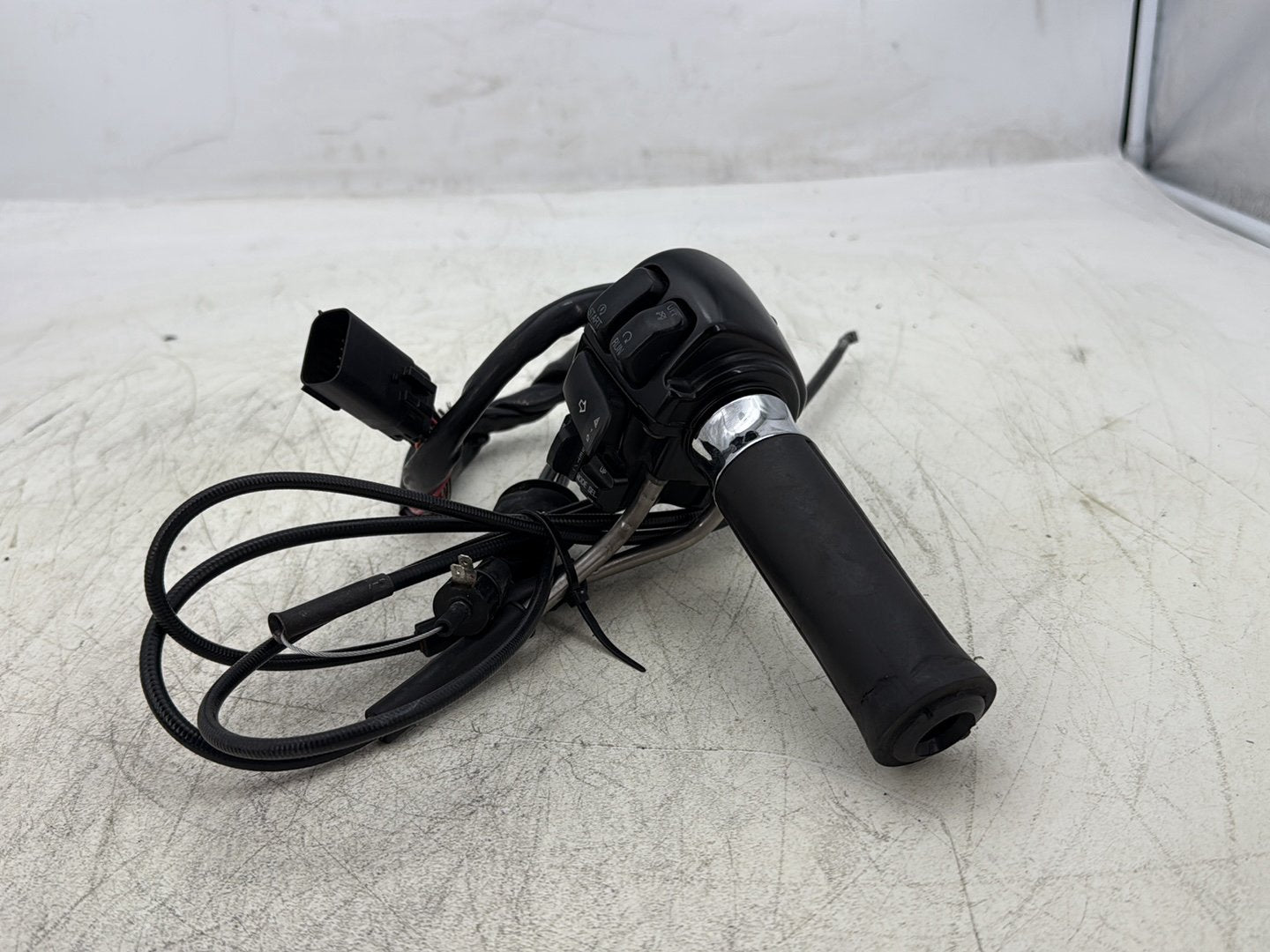 2007 Harley Touring FLHTC Electra Glide Classic OEM Right Engine Start Kill Switches Controls