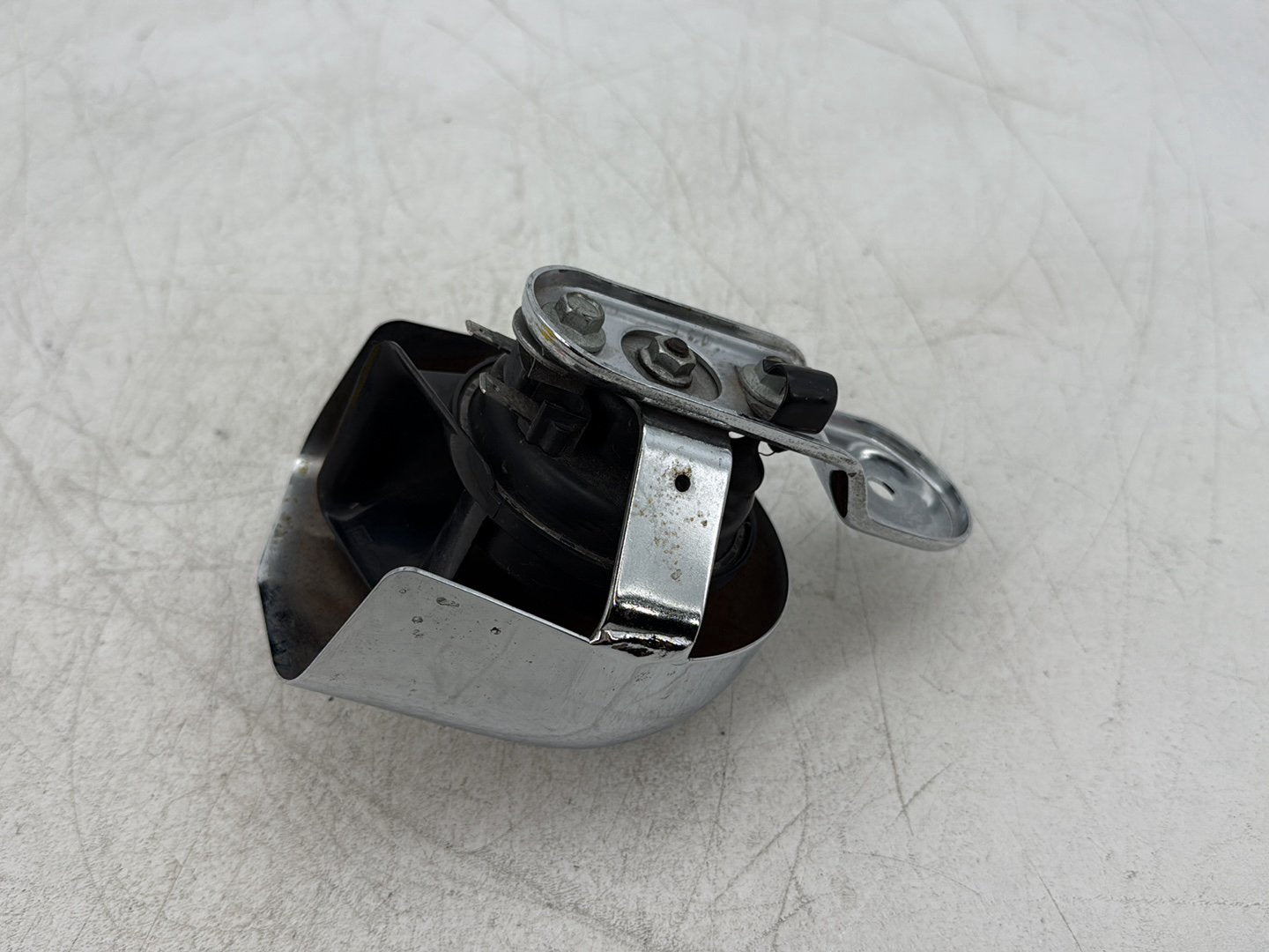 2010 Harley Dyna Fat Bob FXDF OEM Horn Signal Klaxon Chrome Cover