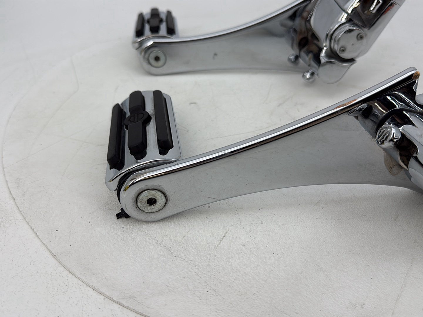 2007 - 2011 Harley-Davidson Touring Electra Glide Ultra Passenger Left & Right Foot Pegs Kuryakyn
