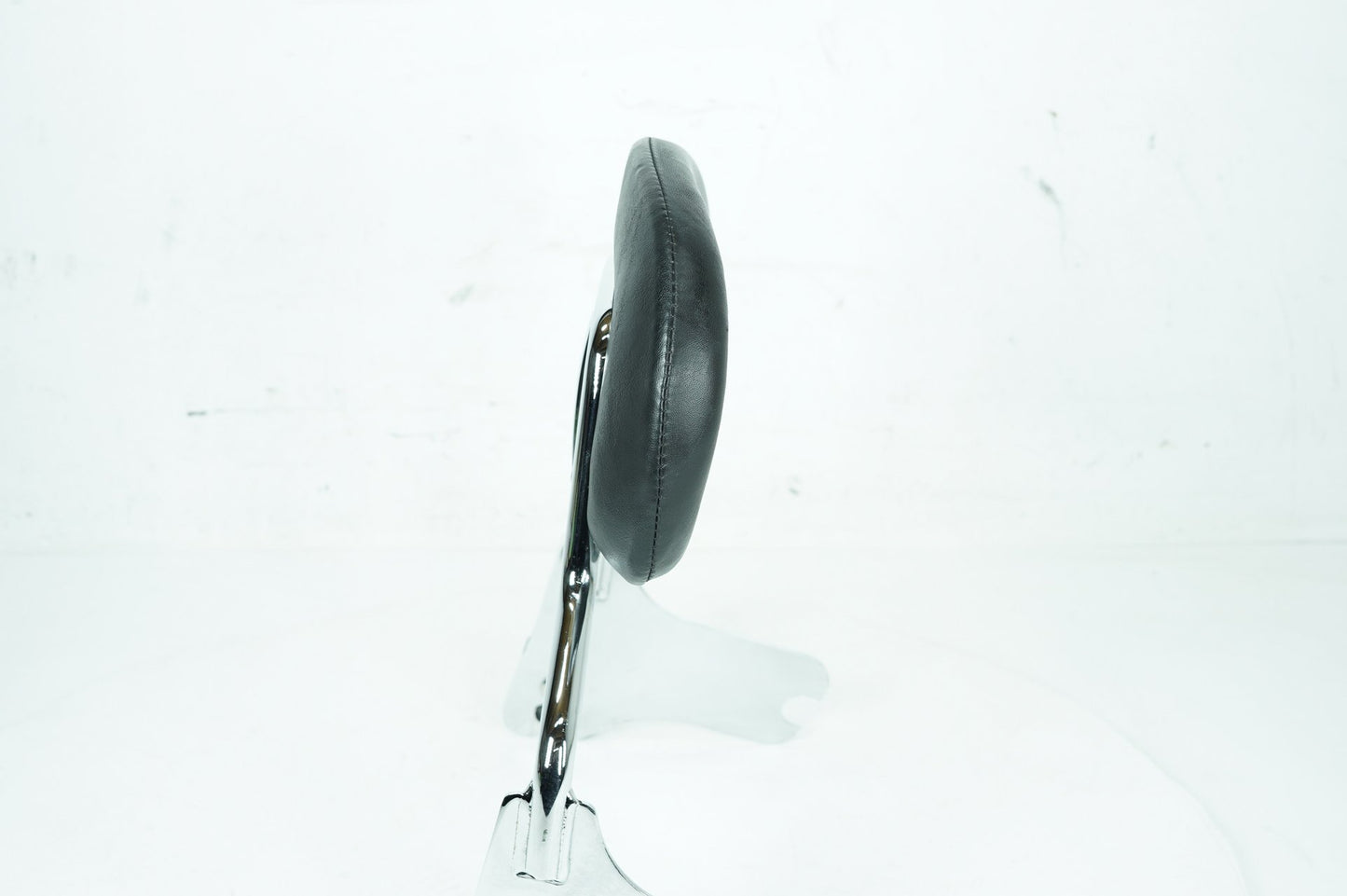 2000 - 2006 Harley-Davidson Touring Road King Custom Rear Sissy Bar w/ Backrest Cushion Pad 52933-97C