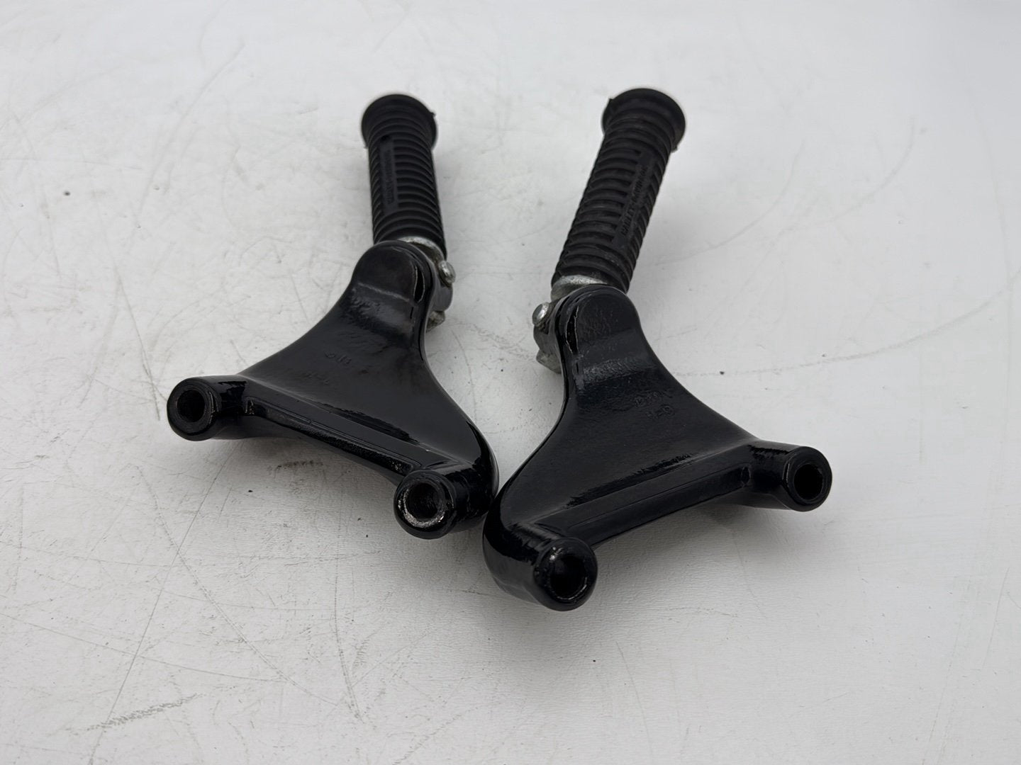 2006 Harley Sportster XL883C 883 Custom OEM Passenger Left & Right Foot Pegs