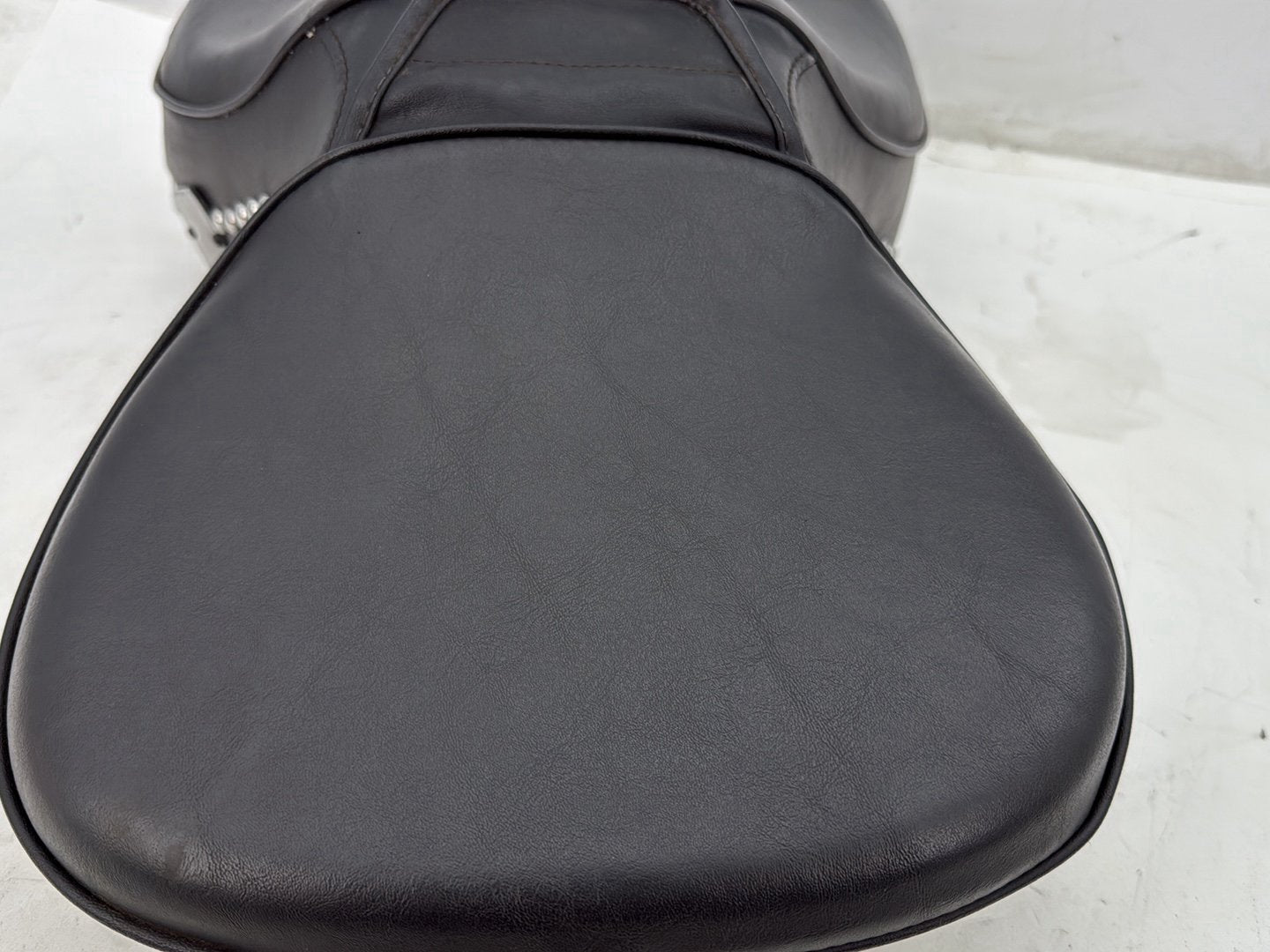 2002 Harley Heritage Softail Classic FLSTC OEM Passenger Rider Driver Seat Saddle