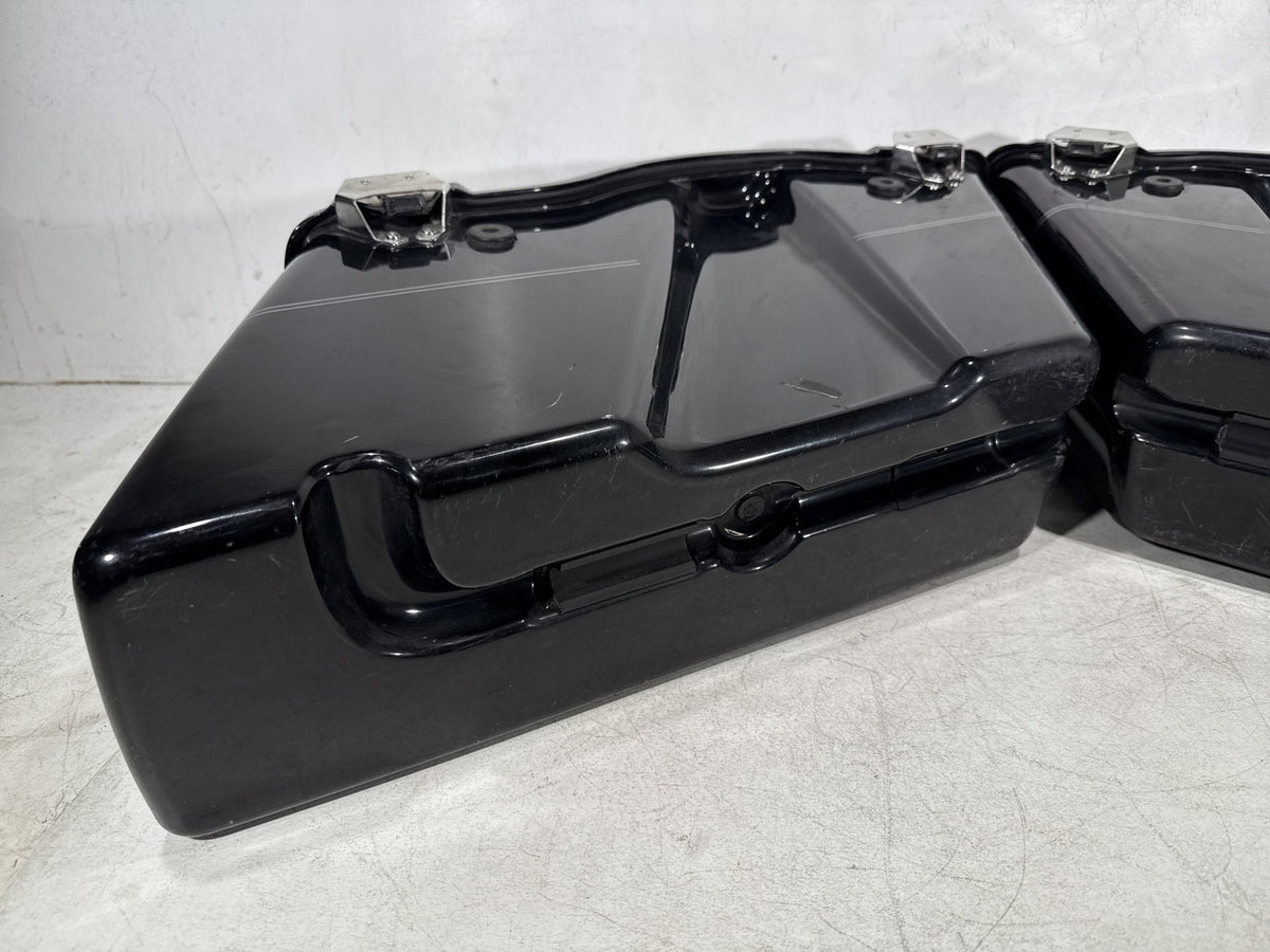 2009 Harley Electra Glide Touring Ultra OEM Left Right Saddlebags Luggage NOKey