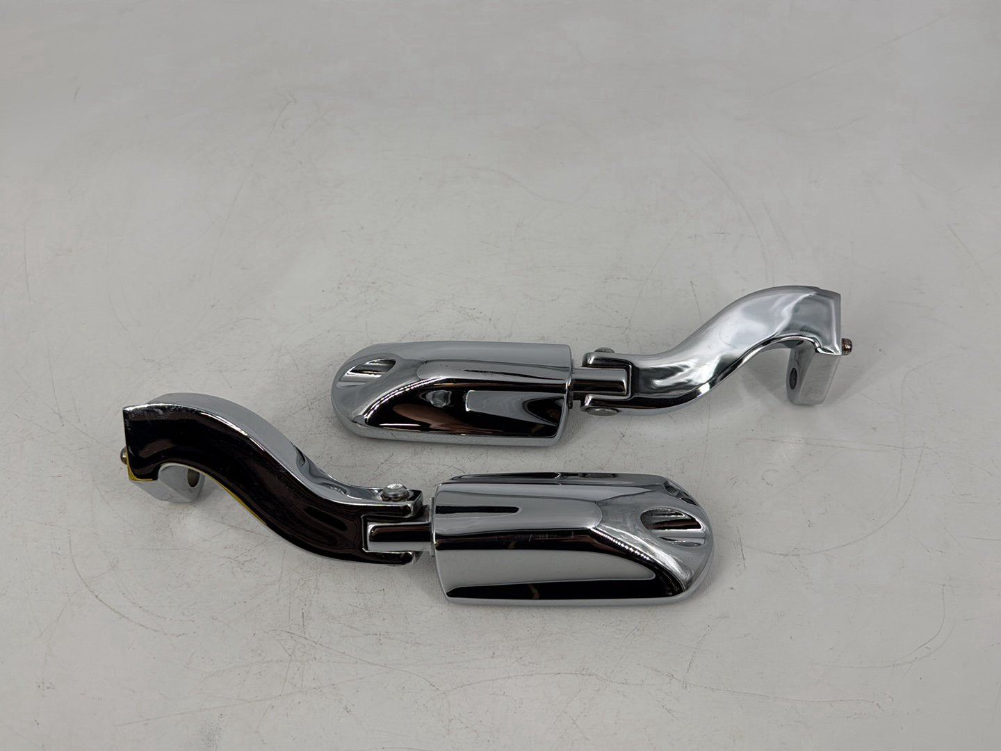 2008 - 2016 Harley-Davidson Touring Street Glide Passenger Left & Right Foot Pegs 49015-04A