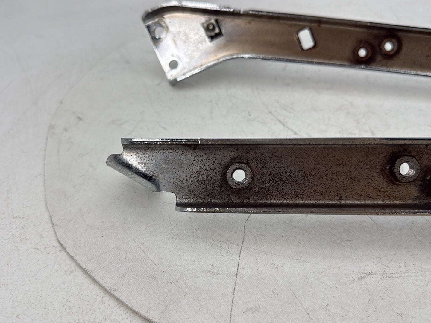 1999 - 2006 Harley-Davidson Touring Electra Glide Ultra Left Right Saddlebag Fender Struts Brackets 90718-79C