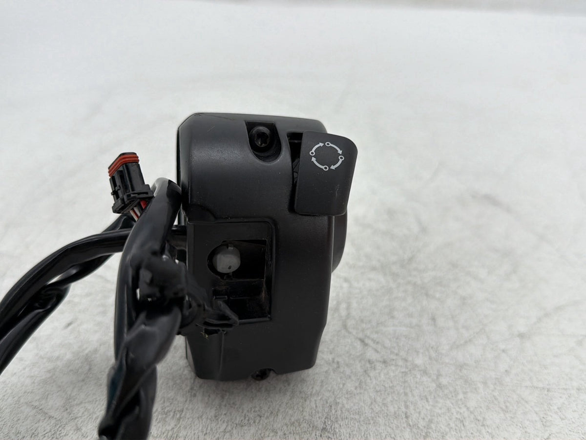 2022 Harley Road King FLHR OEM Left Turn Signal Headlight Switch Control