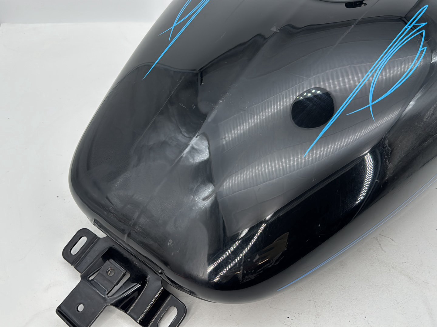 2007 - 2012 Harley-Davidson Touring Road Glide Fuel Gas Tank Gasoline Reservoir 	61356-08