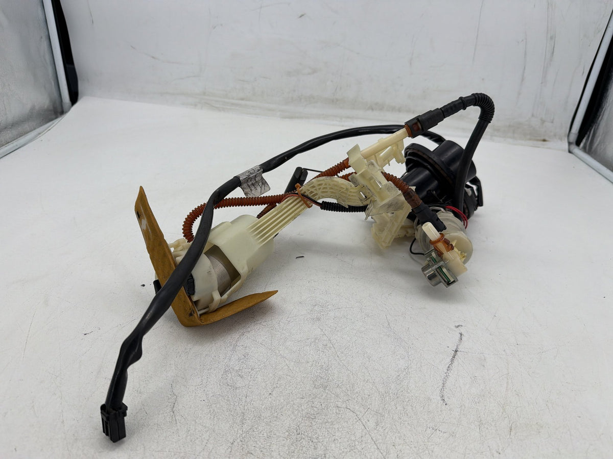 2010 Harley Street Glide Touring FLHX OEM Fuel Pump Gas Gasoline Petrol Sending