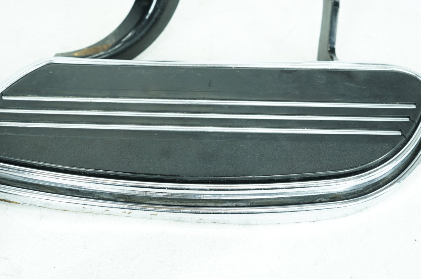 2007 - 2011 Harley-Davidson Touring Street Glide Left Right Driver Floorboard Foot Rest 50684-04