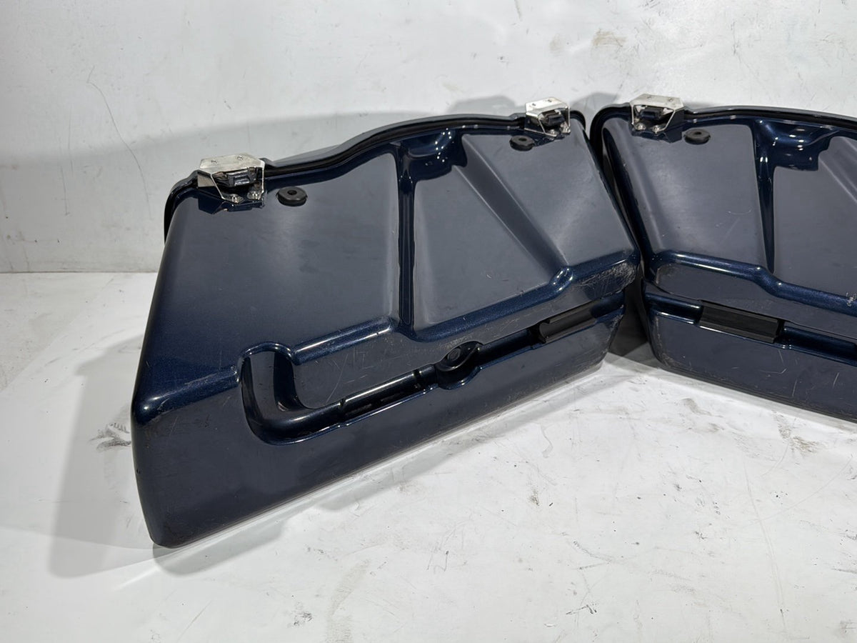 2009 Harley Street Glide Touring FLHX OEM Left Right Saddlebags Luggage NOKey