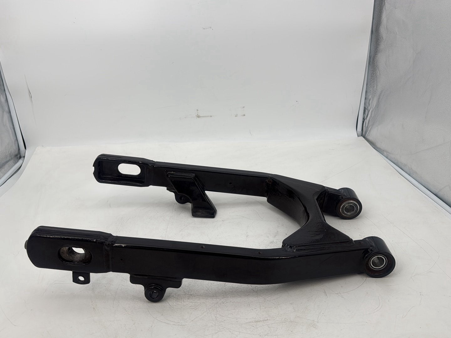 1999 - 2006 Harley-Davidson Dyna Super Glide Rear Fork Swingarm Swing Arm  	47820-06