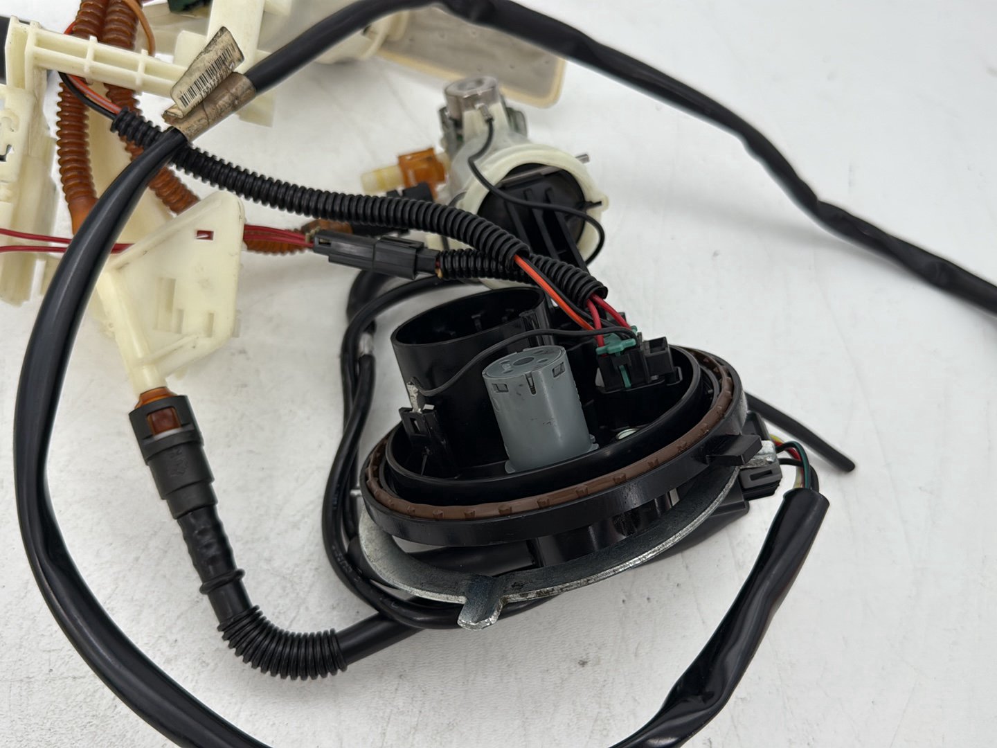 2017 Harley Road Glide Touring FLTRXS OEM Gas Gasoline Fuel Petrol Pump Sending