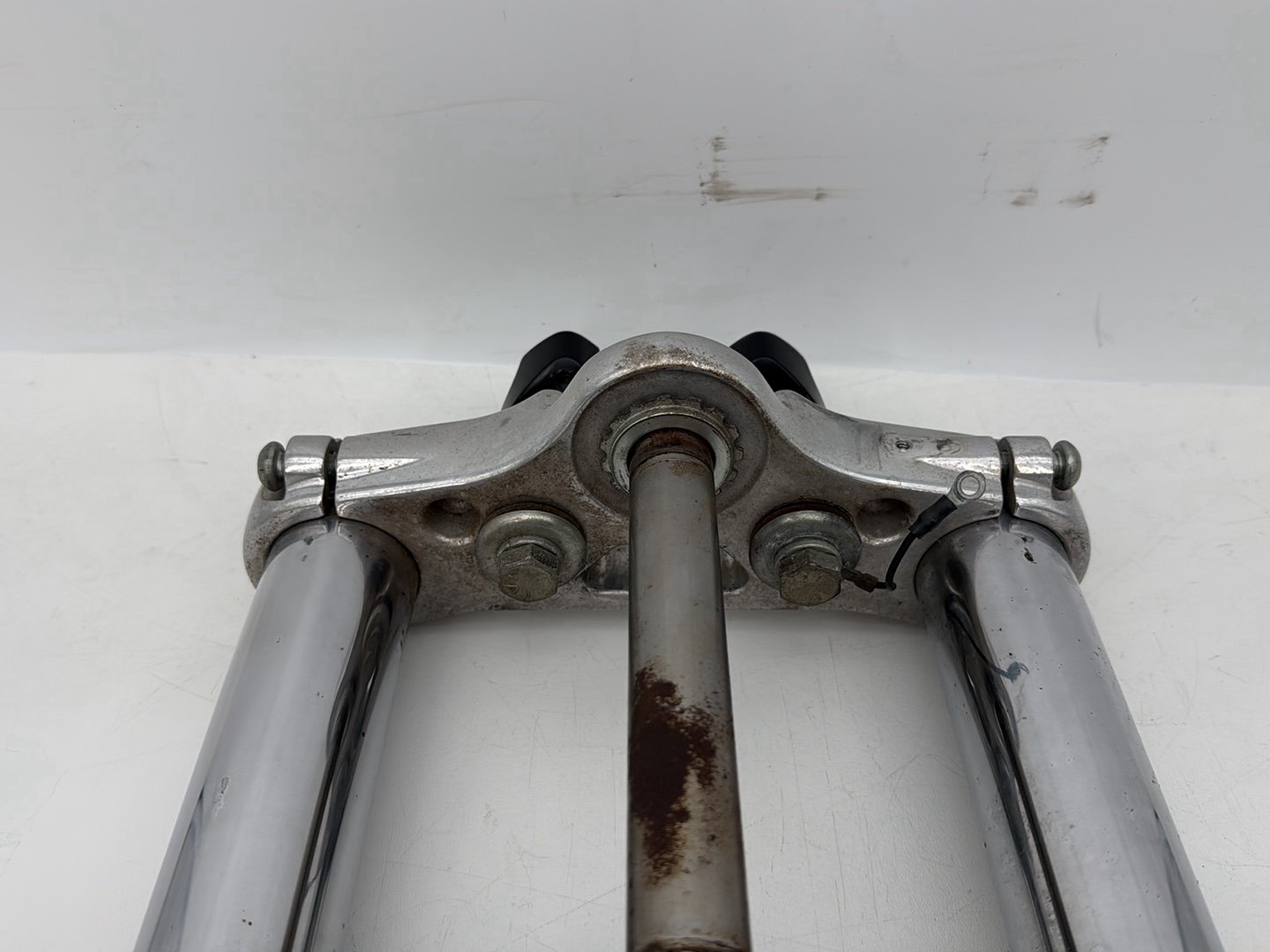1999 - 2006 Harley-Davidson Dyna Super Glide Front Triple Tree Set & LH RH Fork Legs Sliders 45538-06