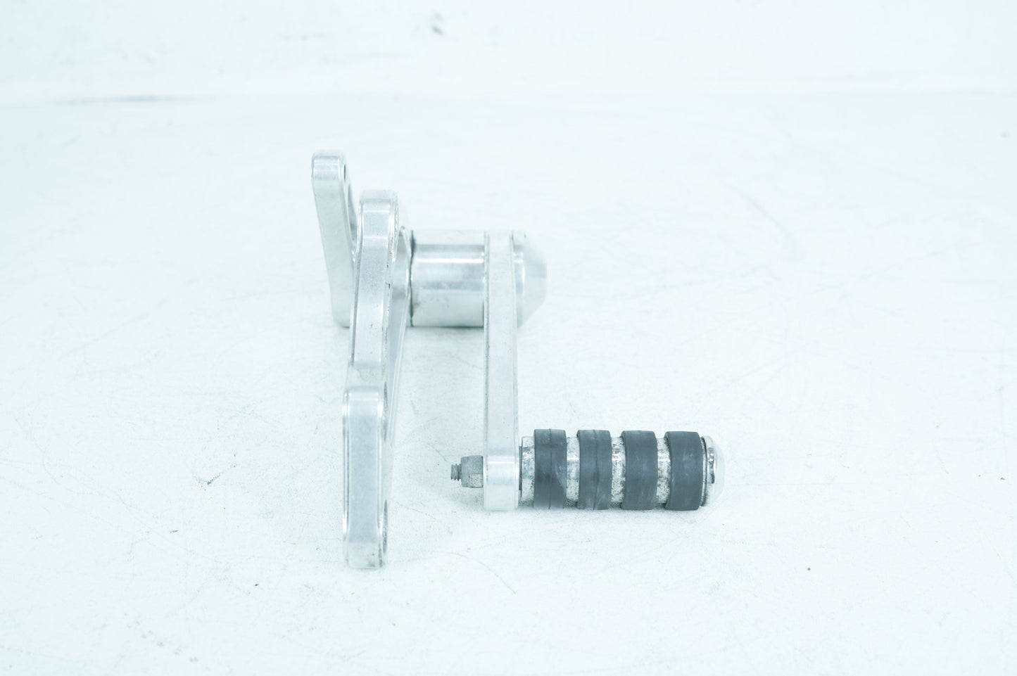 1999 - 2006 Harley-Davidson Dyna Super Glide T-Sport Left Driver Foot Controls Peg Rest 50643-82