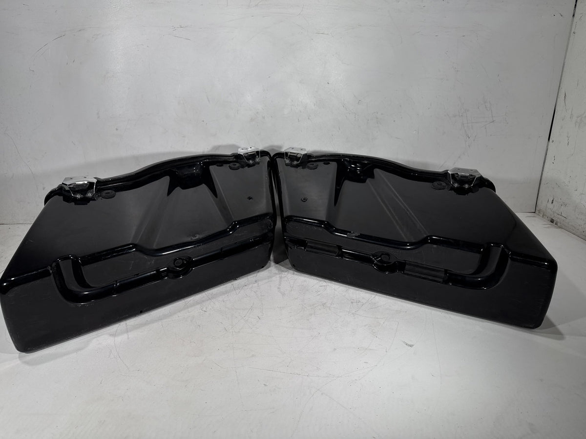 2006 Harley Road King Touring Custom OEM Left Right Saddlebags Luggage NOKey