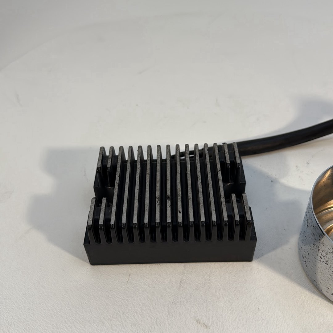 1986 - 2003 Harley-Davidson Sportster Hugger 883 Voltage Regulator Rectifier   	74523-94A