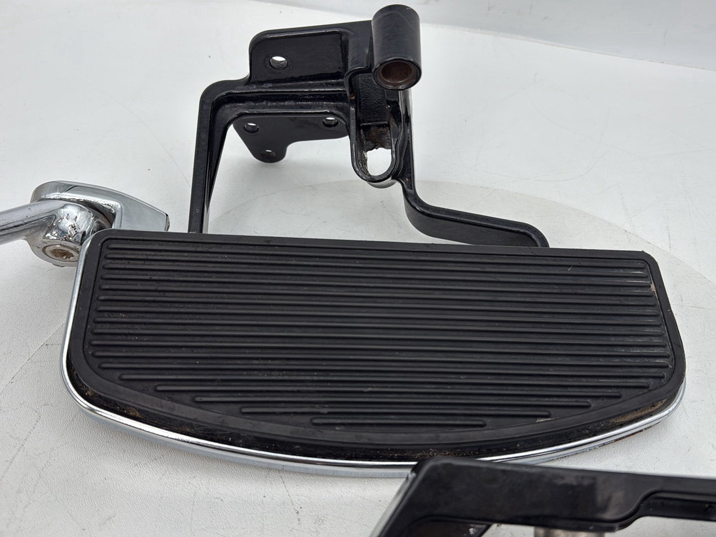 1999 - 2006 Harley-Davidson Softail Heritage Left Right Driver Floorboard Foot Rest 42431-00A