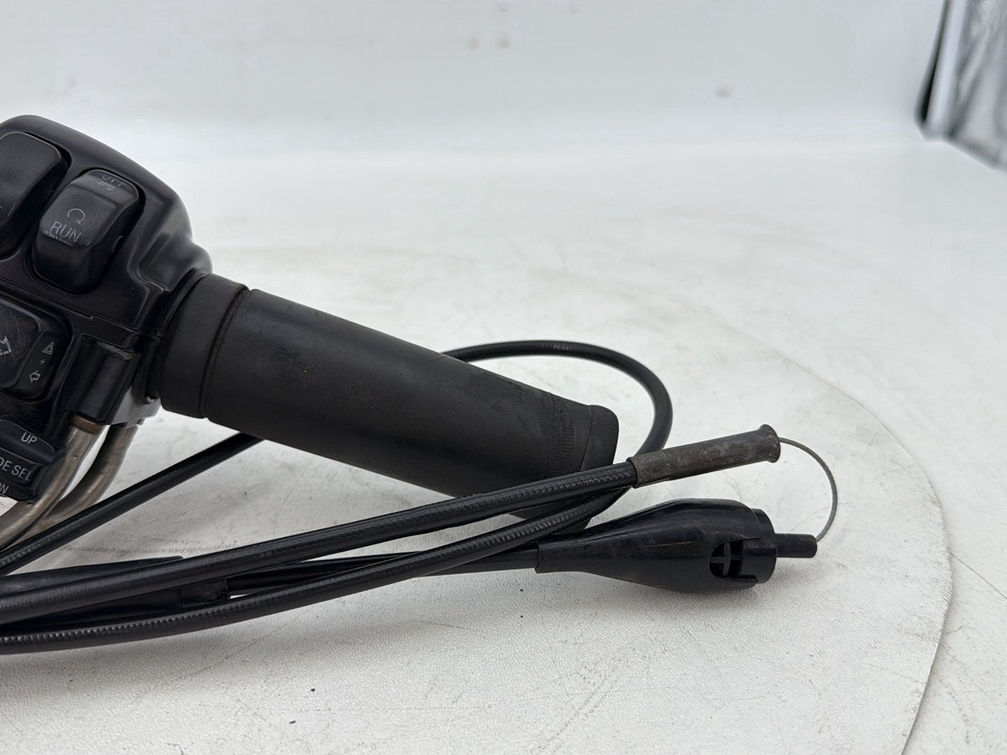1999 - 2006 Harley-Davidson Touring Electra Glide Ultra Right Engine Start Kill Switches Controls 71684-06A