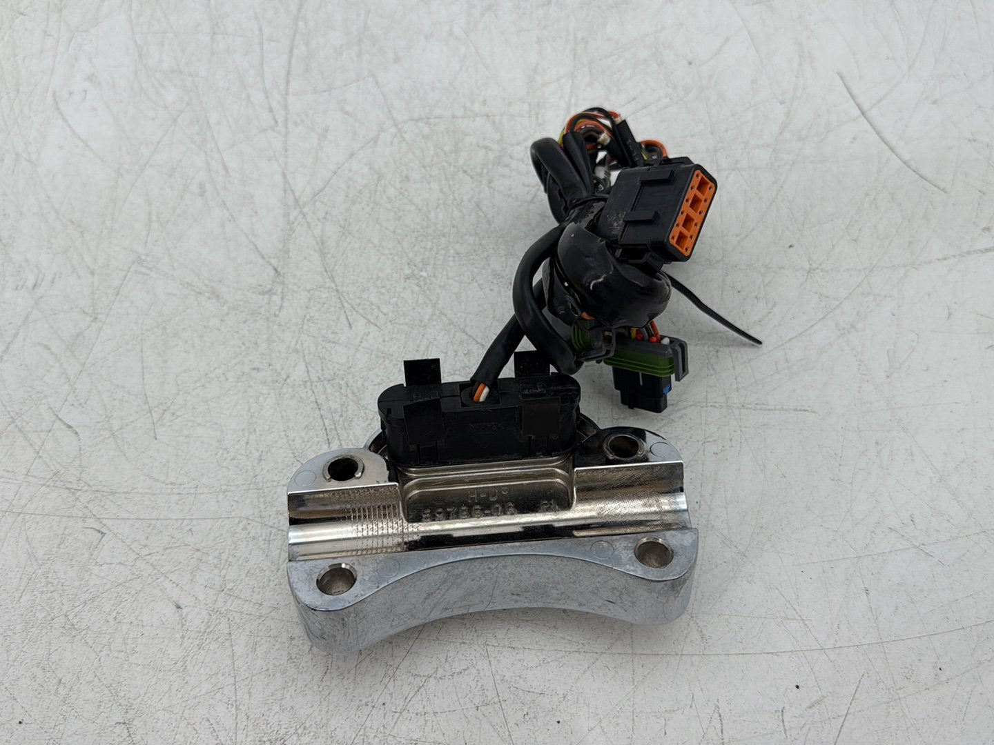 2008 Harley Dyna FXDL Low Rider Anniversary OEM Front Handlebar Riser Top Clamp Chrome