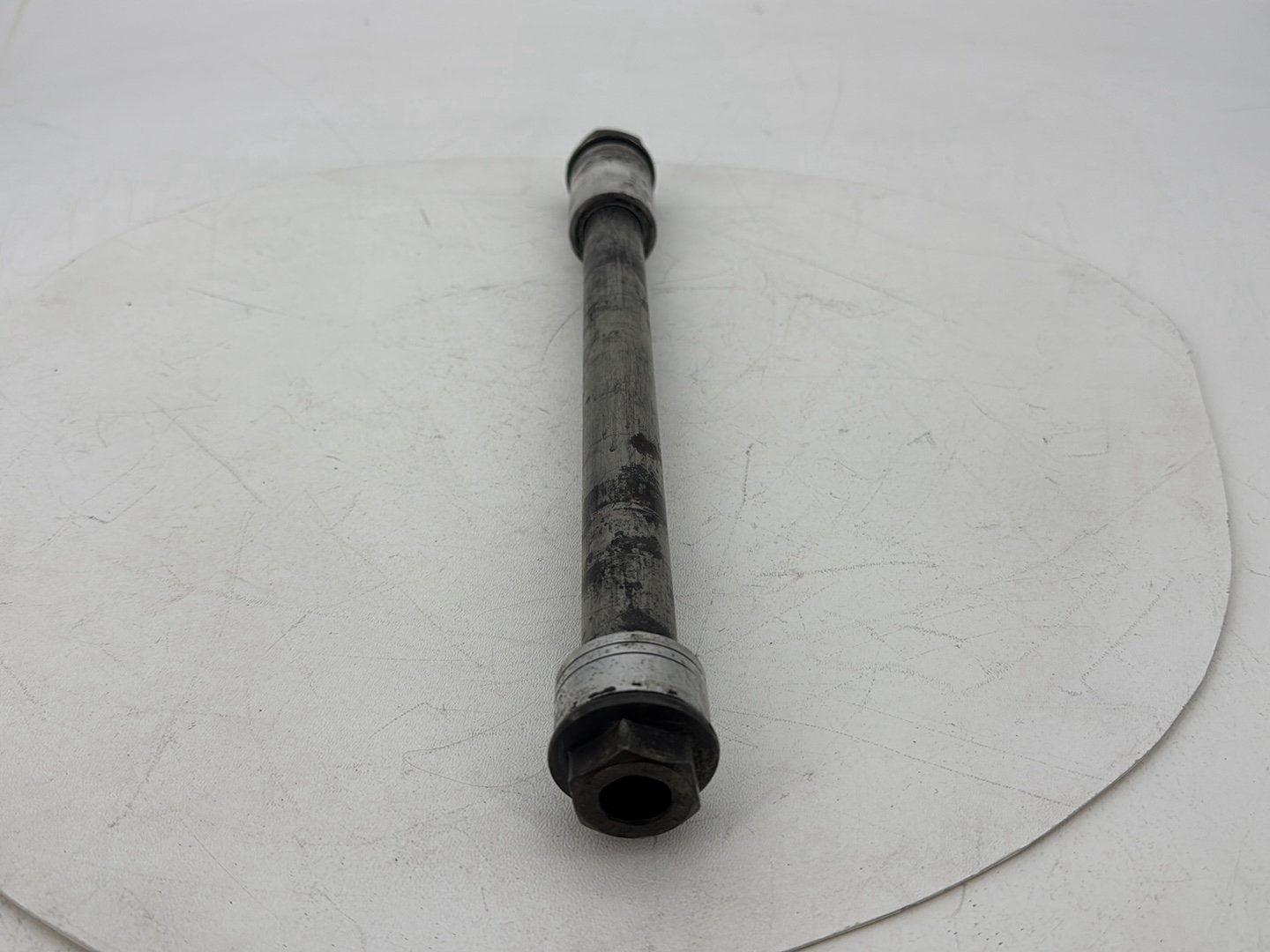 2007 - 2012 Harley-Davidson Dyna Super Glide Rear Wheel Axle Bolt Shaft 41114-08