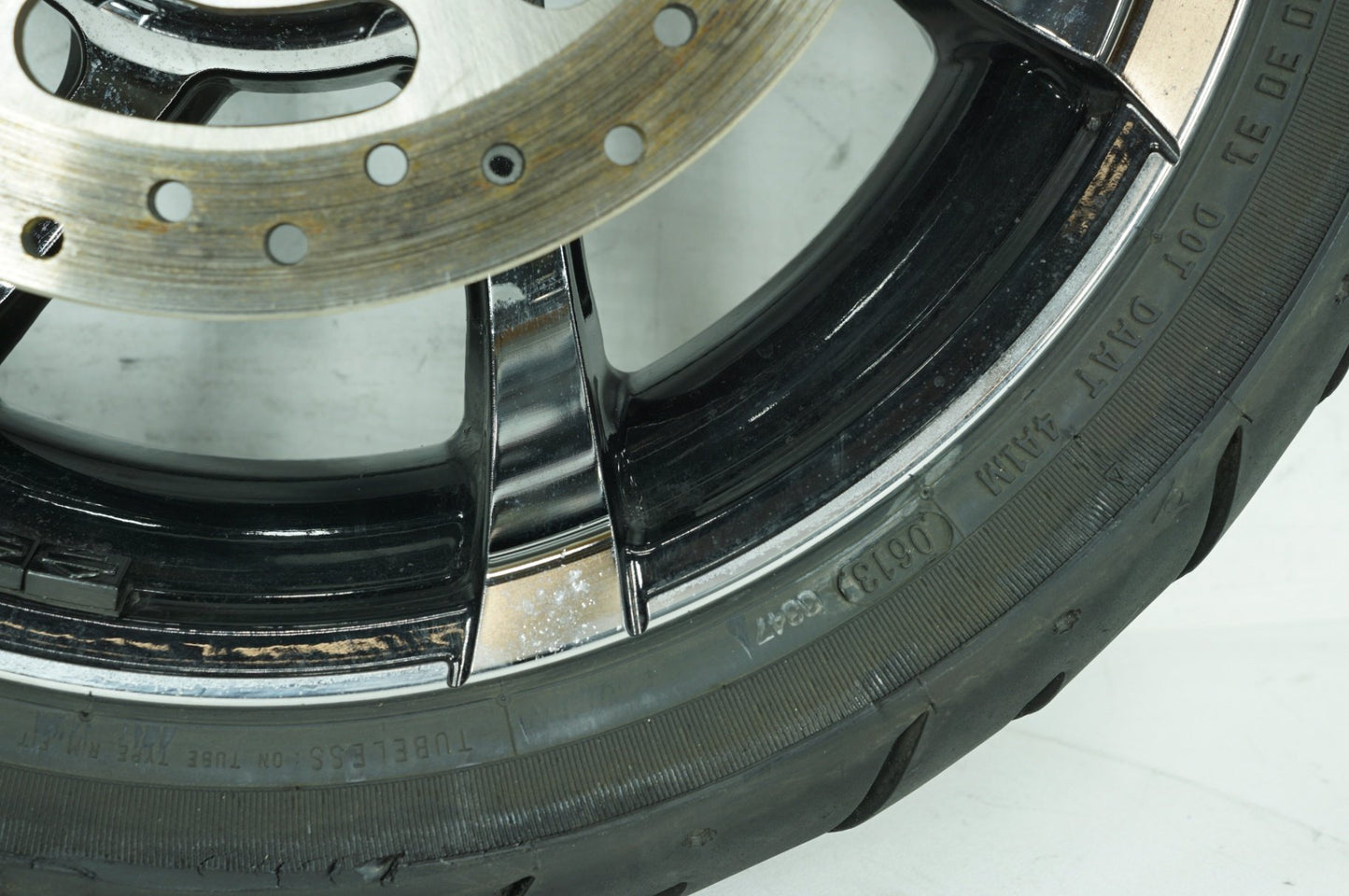 2008 - 2016 Harley-Davidson Touring CVO Road Glide Rear Wheel Rim Tire 40225-10