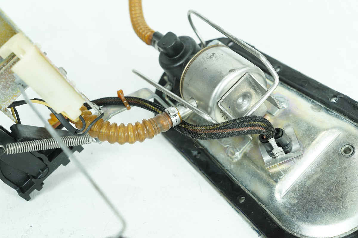 1999 - 2006 Harley-Davidson Touring Road King Gas Gasoline Fuel Petrol Pump Sending  	75127-02C
