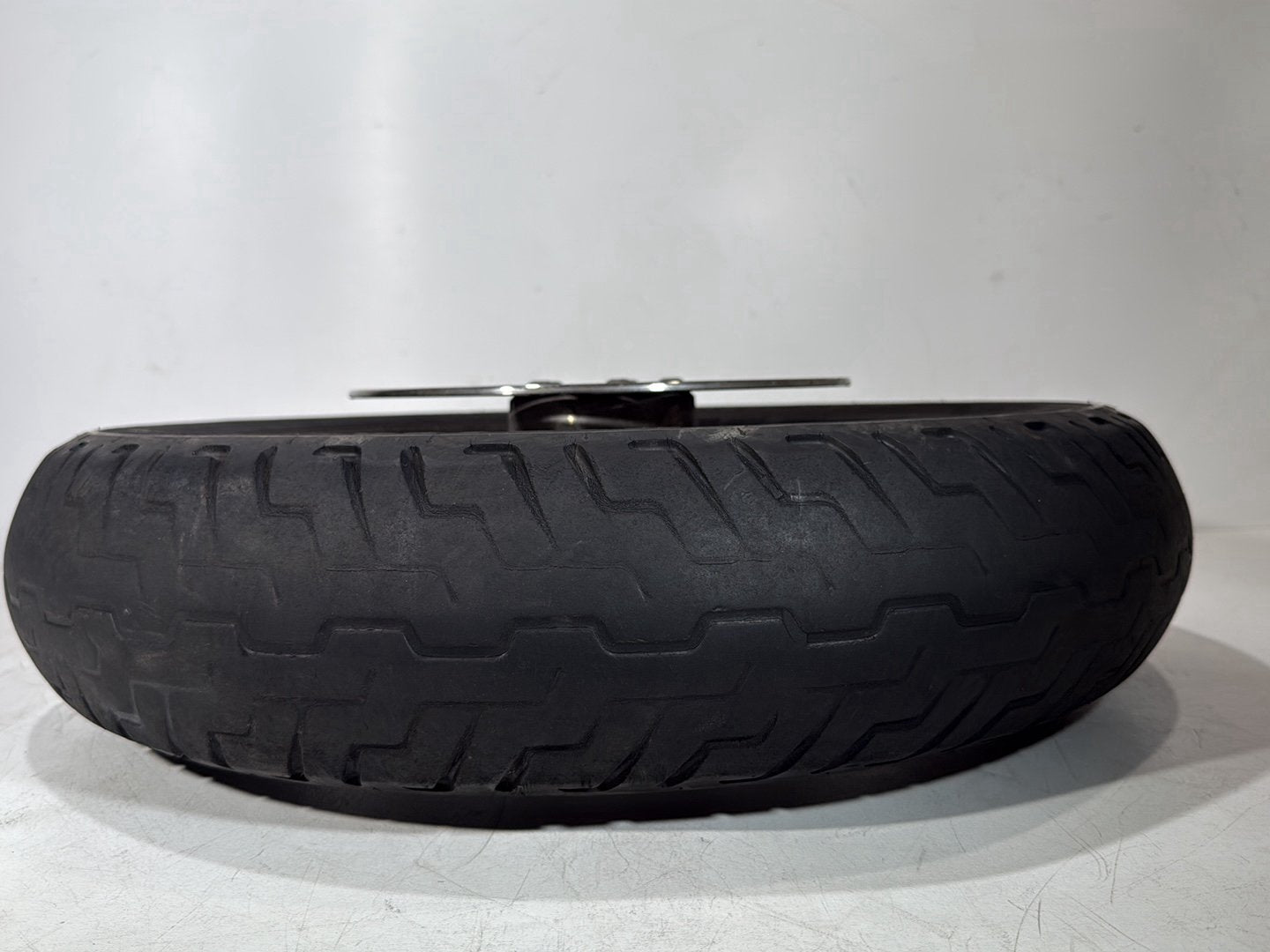 1999 - 2006 Harley-Davidson Touring Road King Police Front Wheel Rim Tire MT90B16 72H, Dunlop, 16"