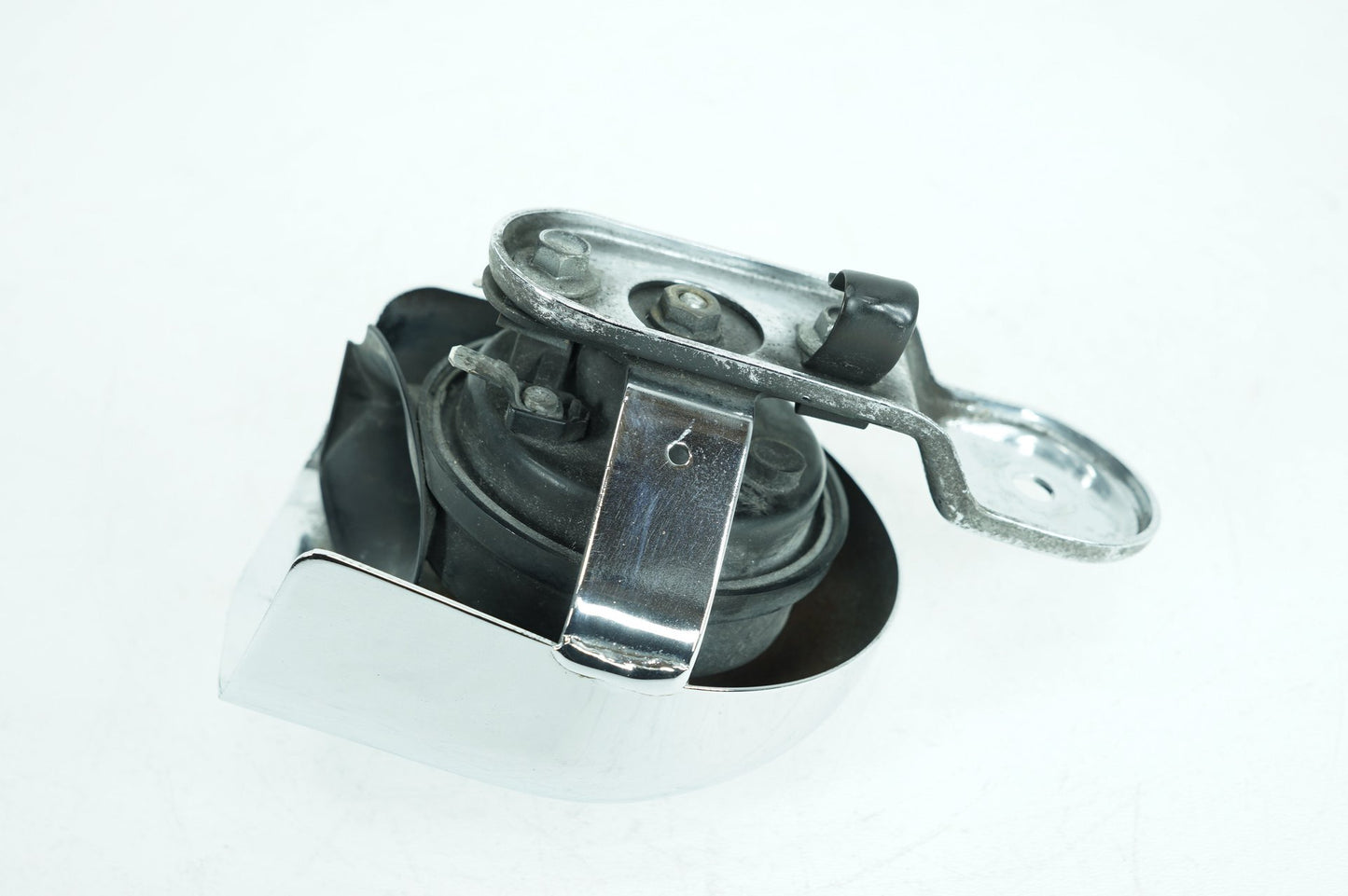 1999 - 2006 Harley-Davidson Dyna Street Bob Horn Signal Klaxon Chrome Cover 69012-93A