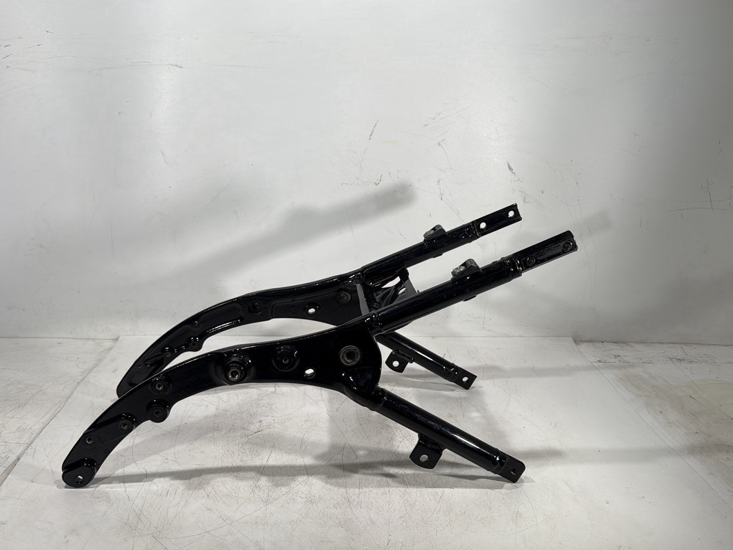 2015 Harley Road Glide Touring FLTRXS OEM Rear Back Sub Frame Rail Bar 48079-09BHP