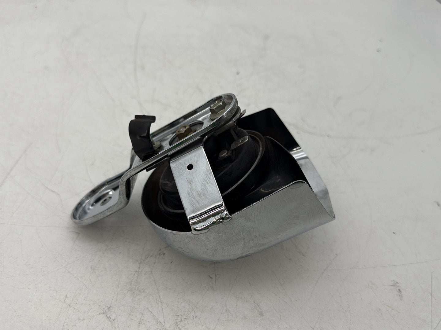 2005 Harley Touring FLHRCI Road King Classic OEM Horn Signal Klaxon Chrome Cover