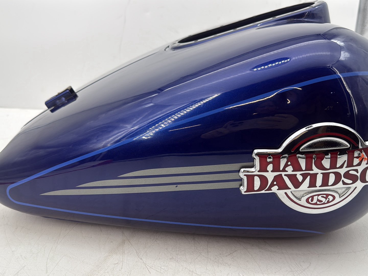2007 Harley Touring FLHTCU Electra Glide Ultra OEM Fuel Gas Tank Gasoline Reservoir