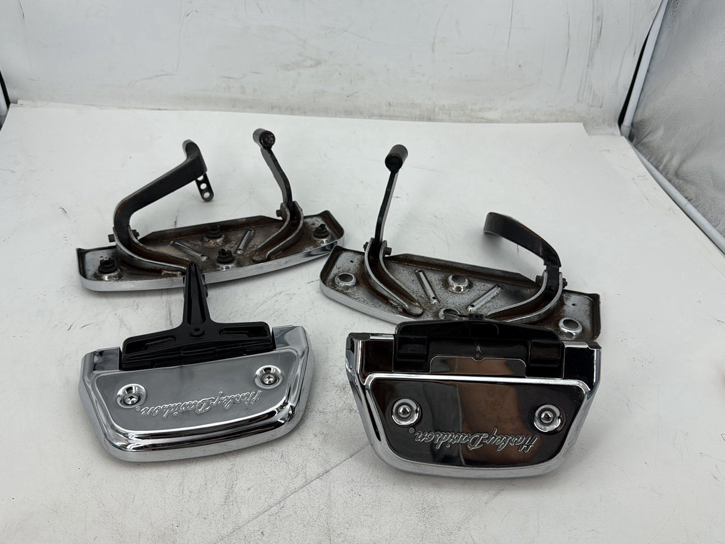 2003 Harley Electra Glide Touring Ultra FLHTCUI OEM Left Right Driver & Pass Floorboard Foot Rest