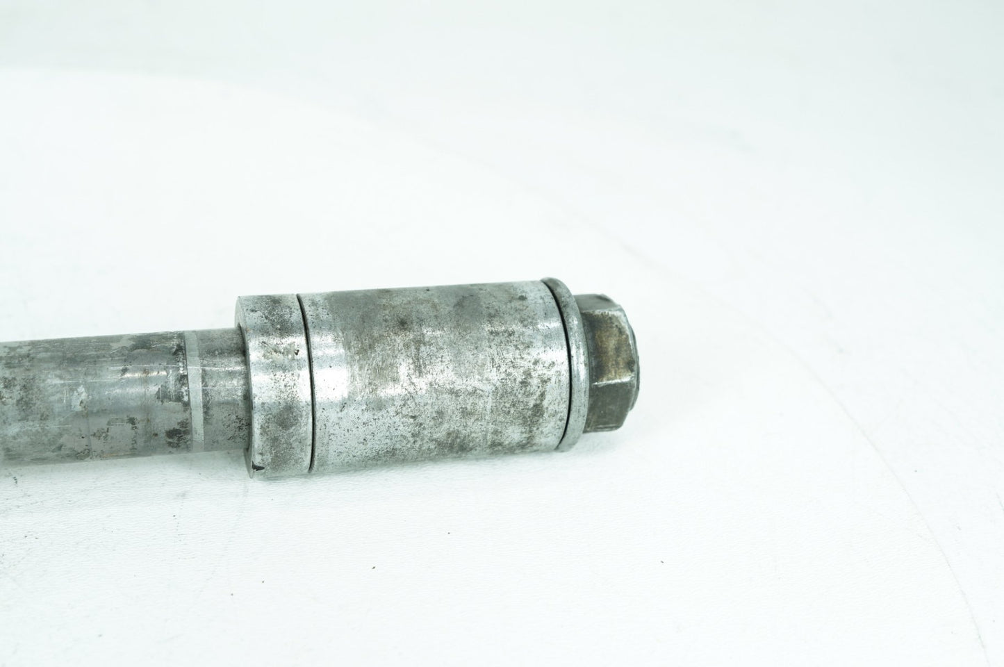 2007 - 2016 Harley-Davidson Dyna Super Glide Rear Wheel Axle Bolt Shaft 41114-06