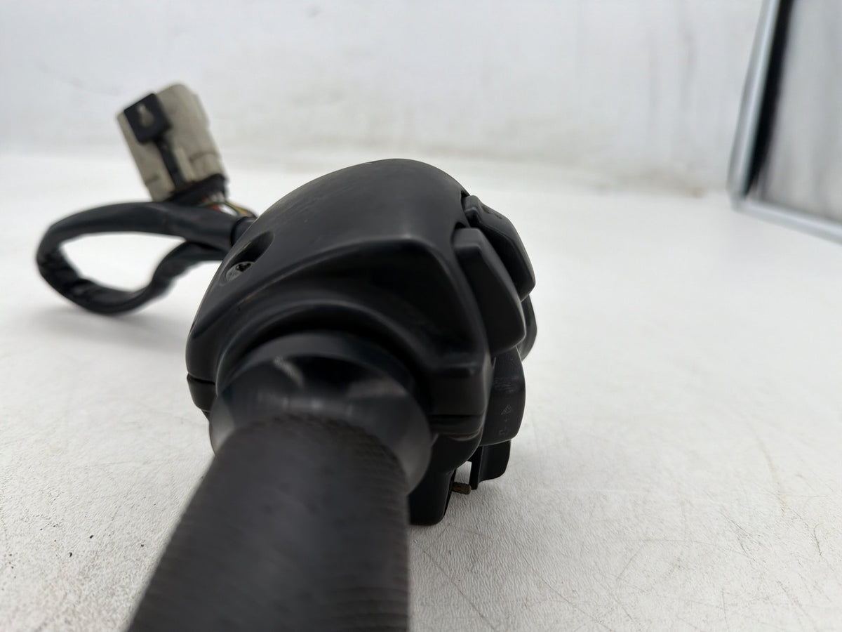 2012 Harley Electra Touring Ultra OEM Right Engine Start Kill Switches Controls