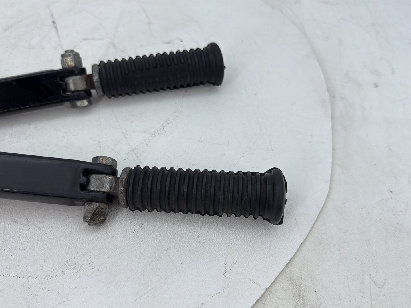 2006 Harley Dyna Super Glide Custom FXDCI OEM Passenger Left & Right Foot Pegs
