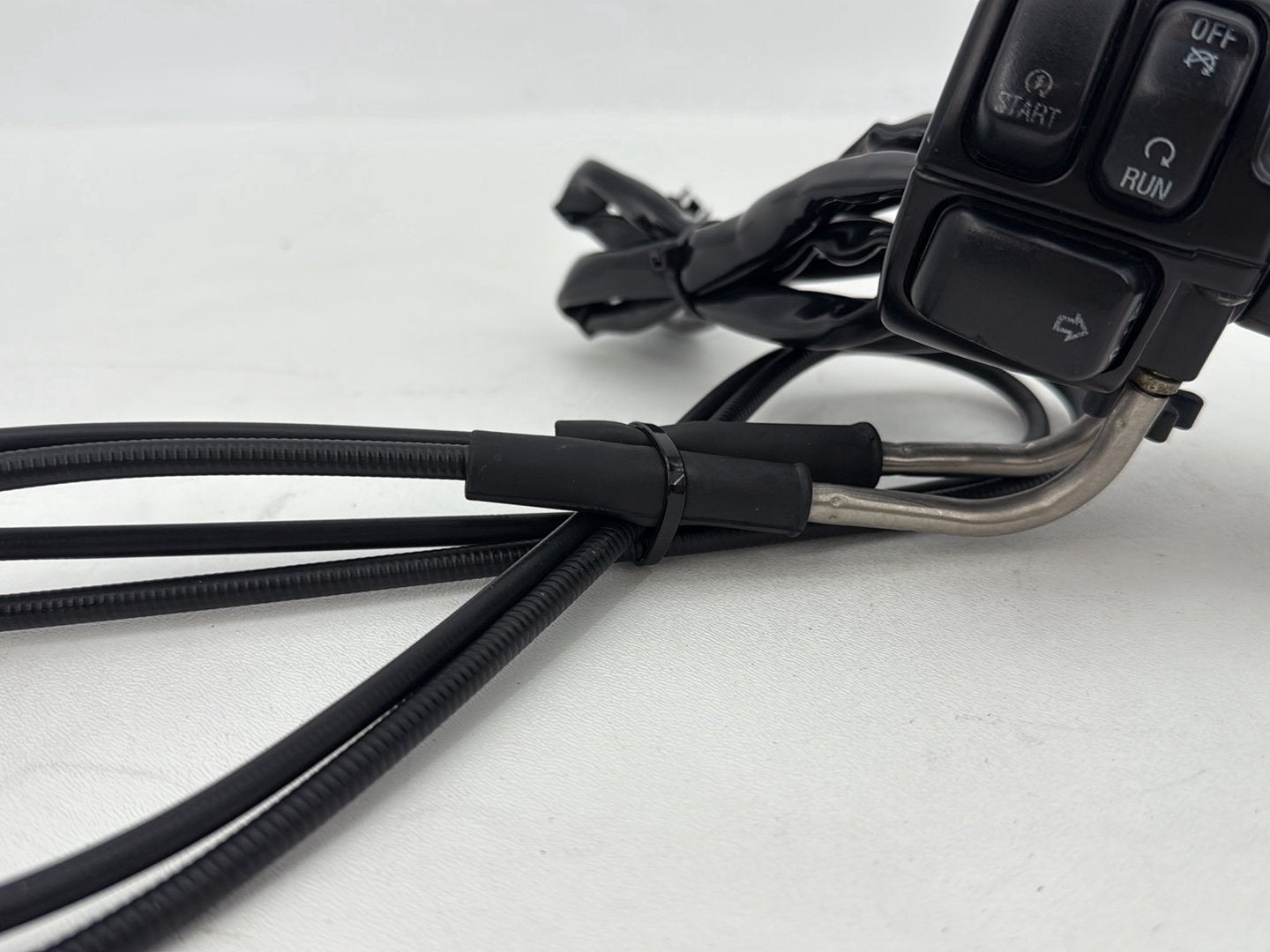 1999 - 2006 Harley-Davidson Dyna Low Rider Right Engine Start Kill Switches Controls 71684-06A