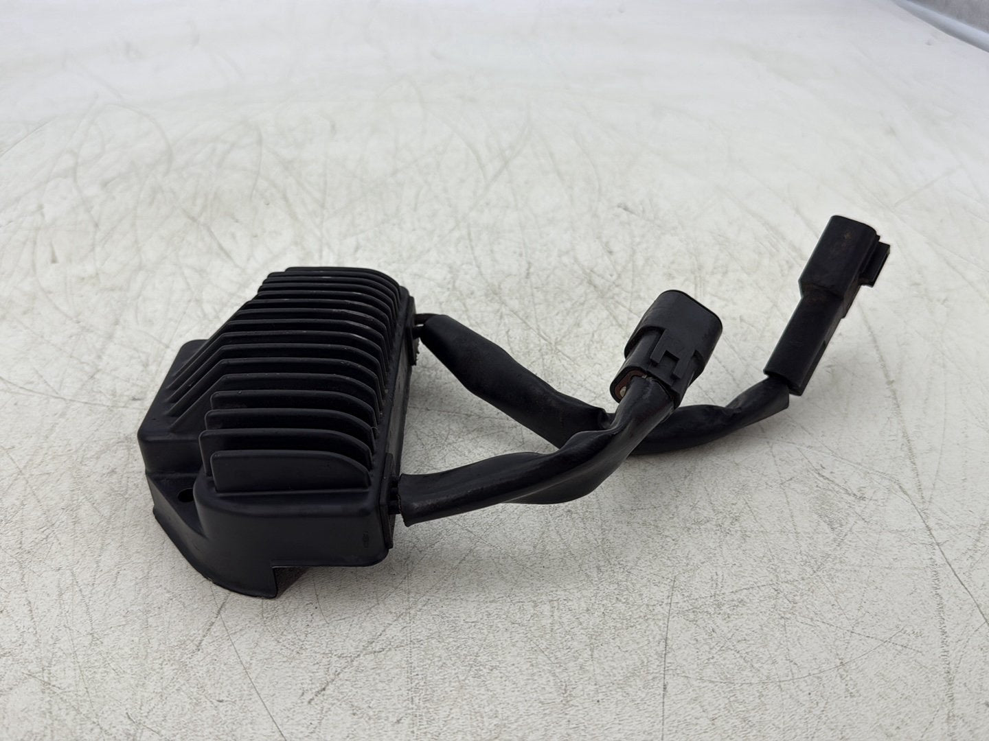 2004 Harley Dyna Super Glide FXDI OEM Voltage Regulator Rectifier