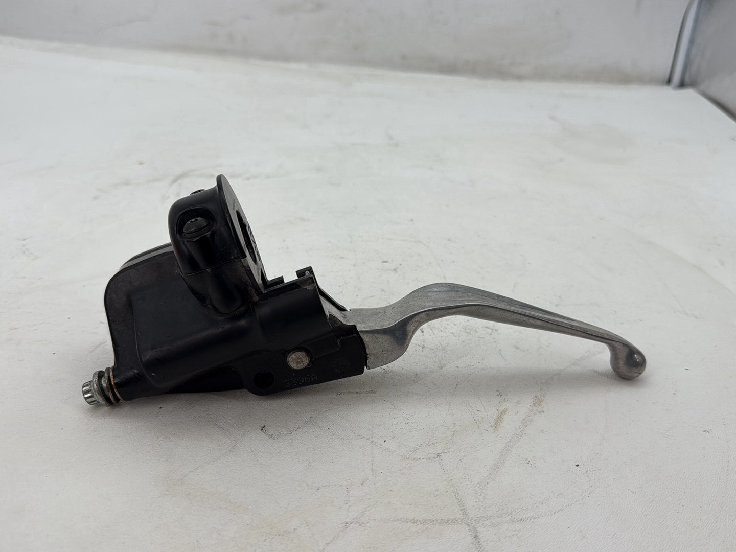 2007 Harley Street Glide Touring FLHX OEM Front Right Brake Lever Master Cylinder