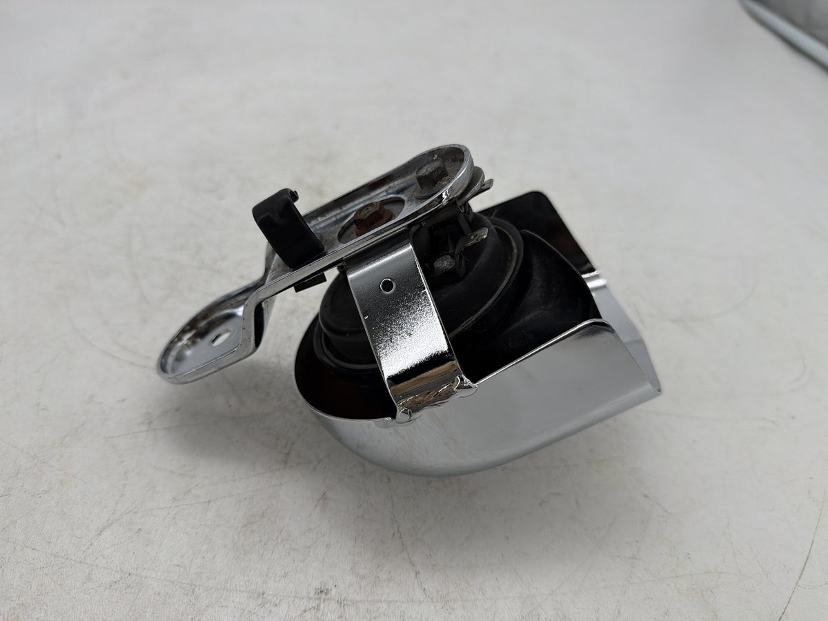 2004 Harley Electra Glide Touring Ultra OEM Horn Signal Klaxon Chrome Cover