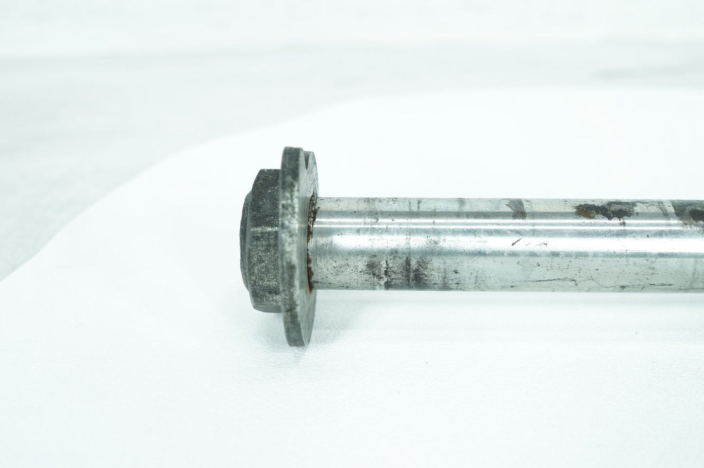 2007 - 2011 Harley-Davidson Touring Electra Ultra Rear Wheel Axle Bolt Shaft 41056-09