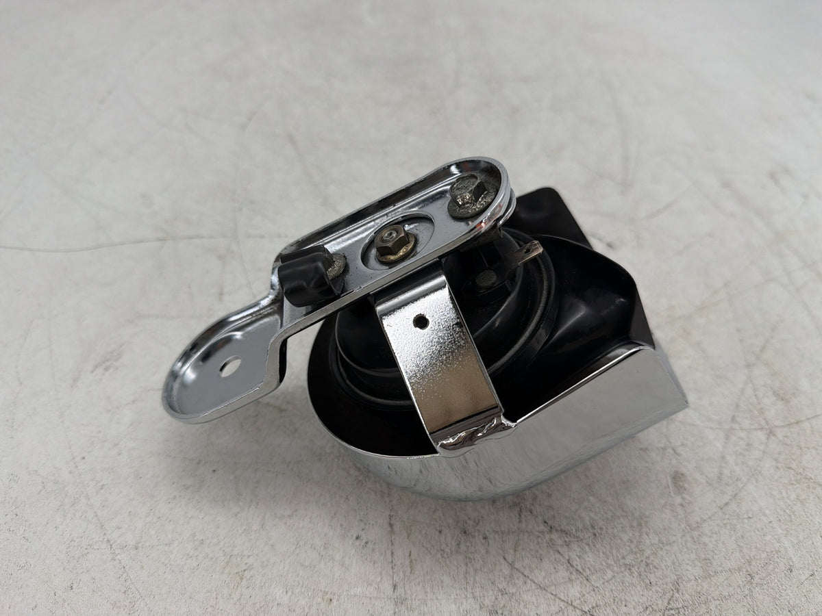 2004 Harley Heritage Softail Classic FLSTCI OEM Horn Signal Klaxon Chrome Cover