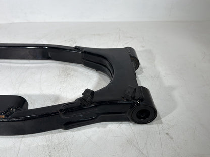 1999 - 2006 Harley-Davidson Touring Road King Police Rear Fork Swingarm Swing Arm  	47549-00