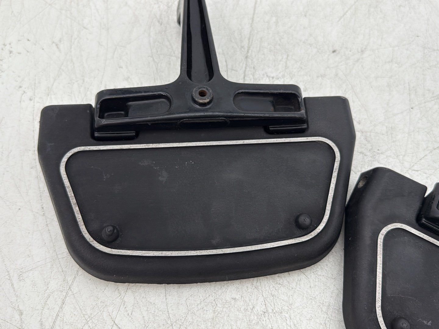 2006 Harley Electra Glide Touring Classic FLHTCI OEM Left & Right Passenger Floorboard Foot Rest