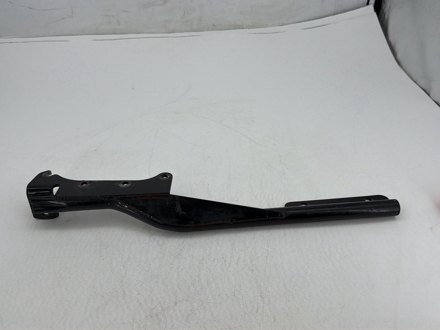 2009 Harley Dyna Street Bob OEM Exhaust Muffler Interconnect Bracket Support Bar