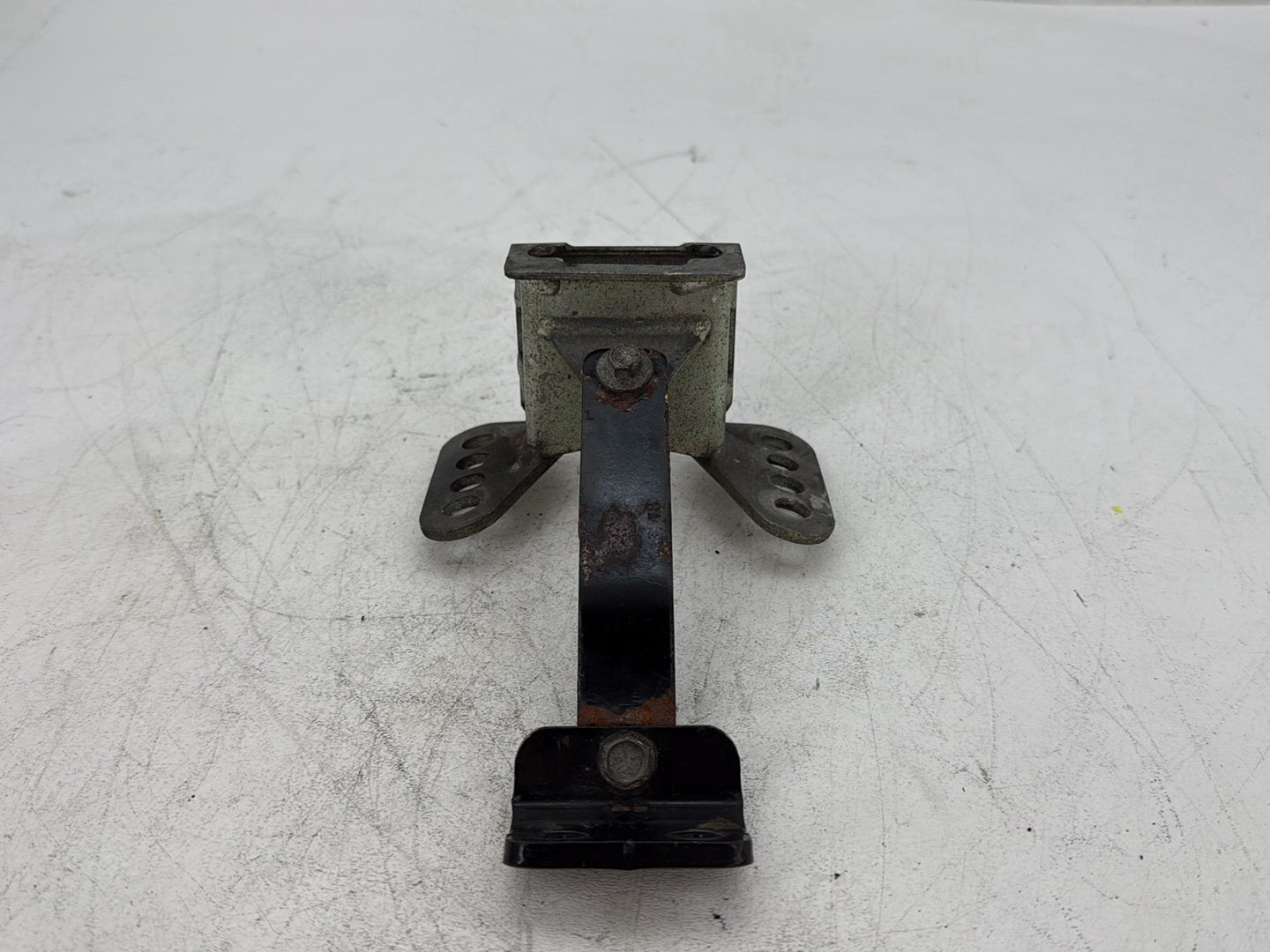 2018 Harley Electra Glide Touring Driver Rider Backrest Bracket Mount 52589-09A