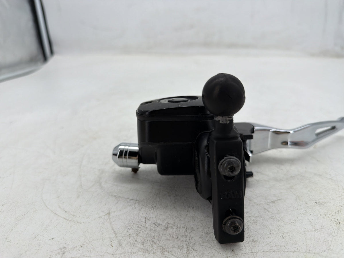 2004 Harley Electra Glide Touring Ultra OEM Front Right Brake Lever Master Cylinder