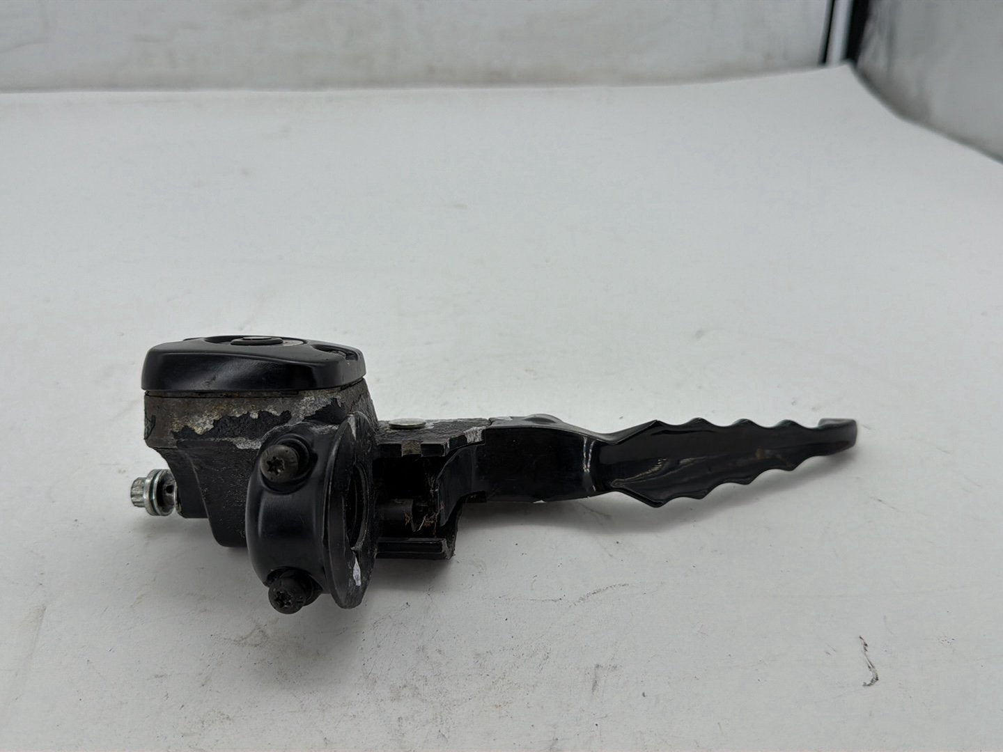 2009 Harley Dyna Street Bob FXDB OEM Front Right Brake Lever Master Cylinder